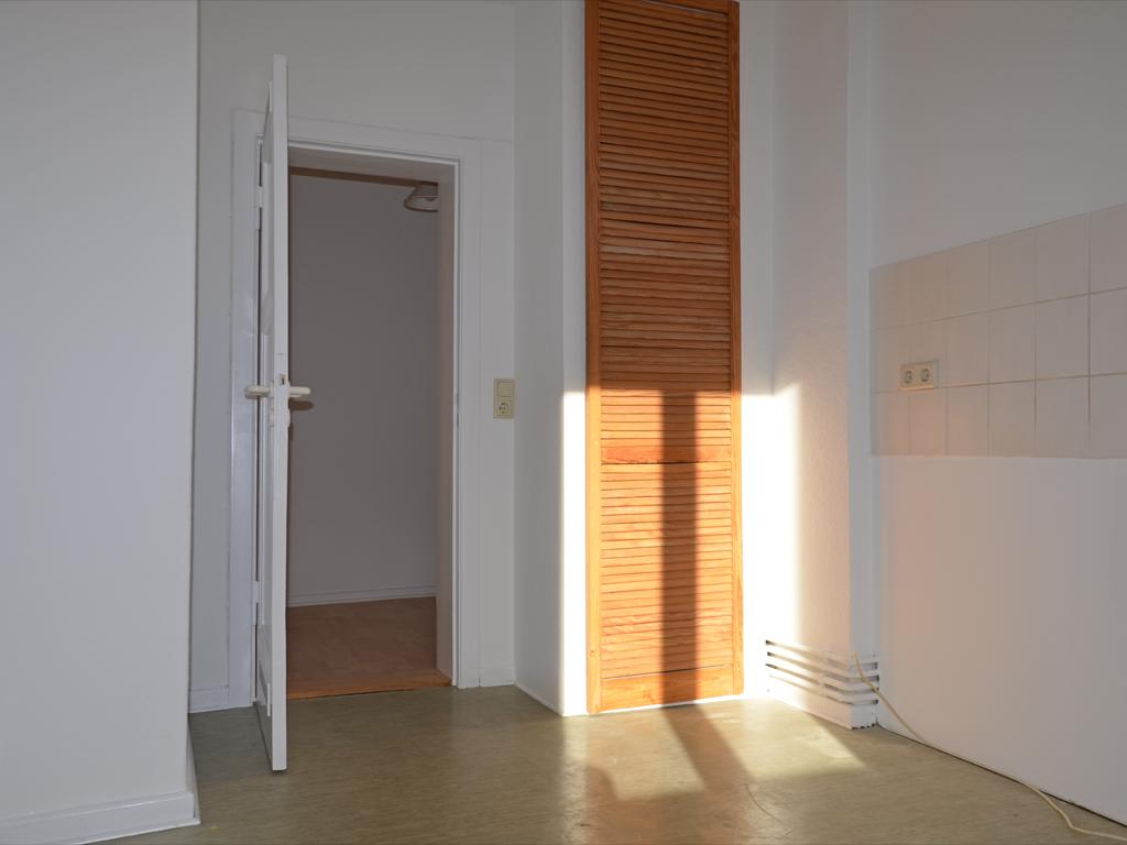 2 Zimmer Wohnung: Küche leerer Raum