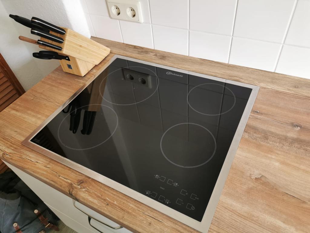 2 Zimmer Wohnung: Küche Ceran-Kochfeld