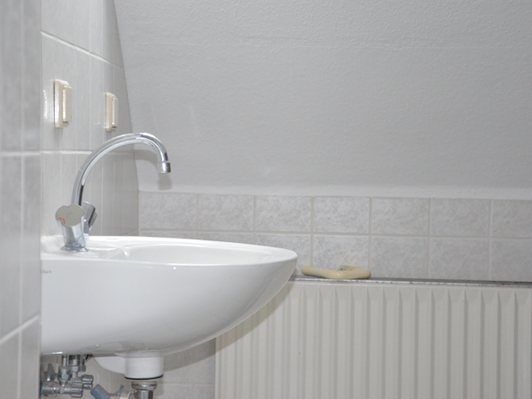 Badezimmer 2 Zimmer Wohnung: Badezimmer